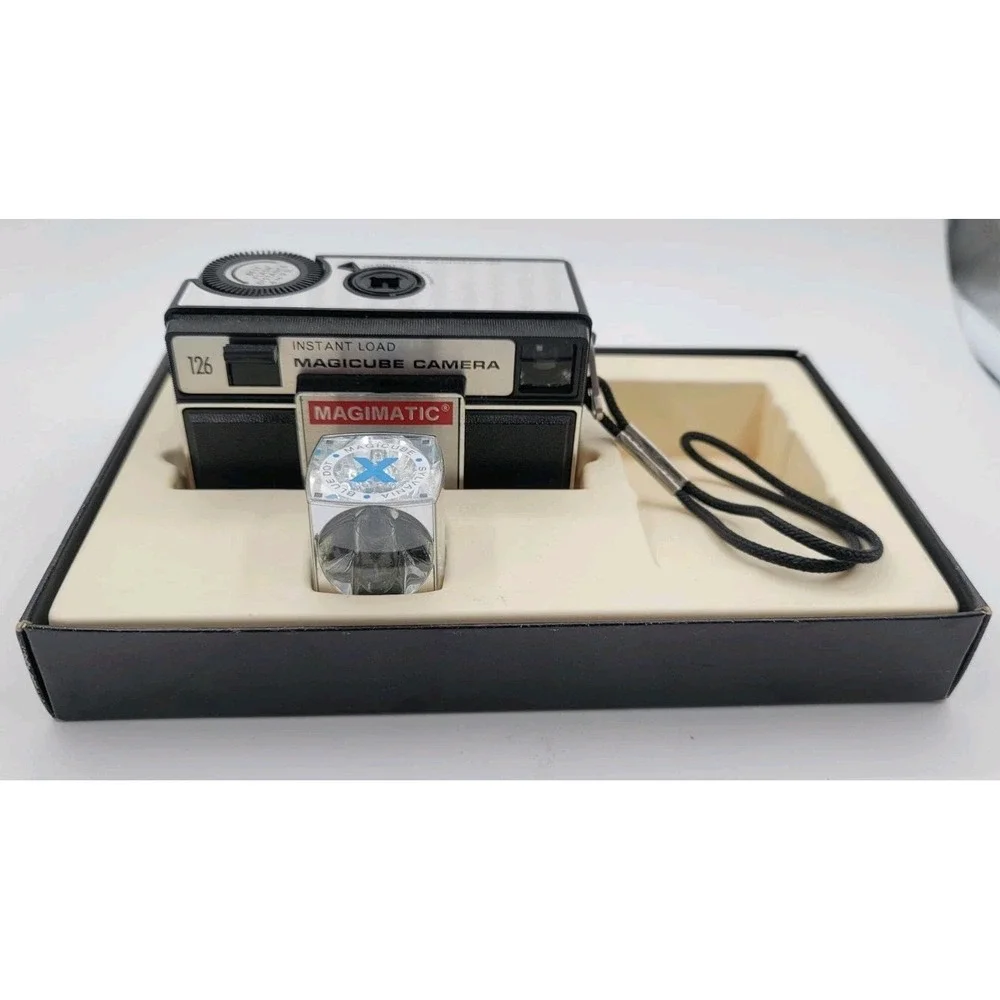 Vintage 126 Instant Load Magicube Camera X50‎ Made in USA Imperial Camera Corp.